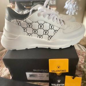 Valentino Claus white/black trainers.